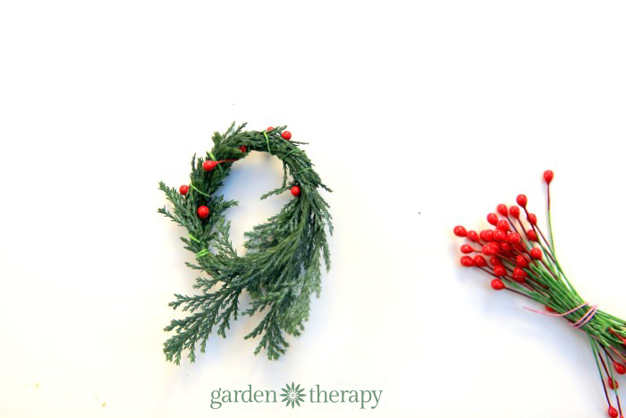 how to make a real miniature wreath step (3)