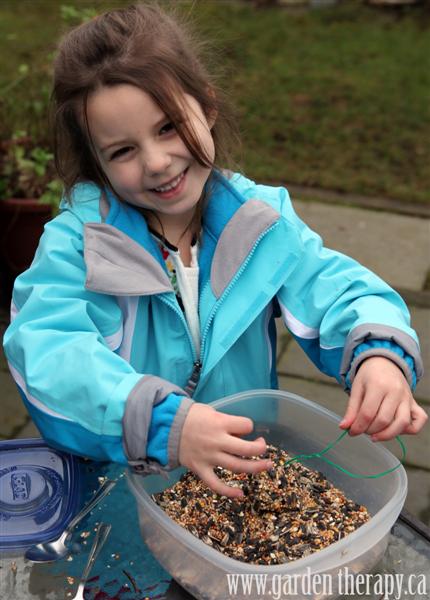 How to make pine cone bird feeders