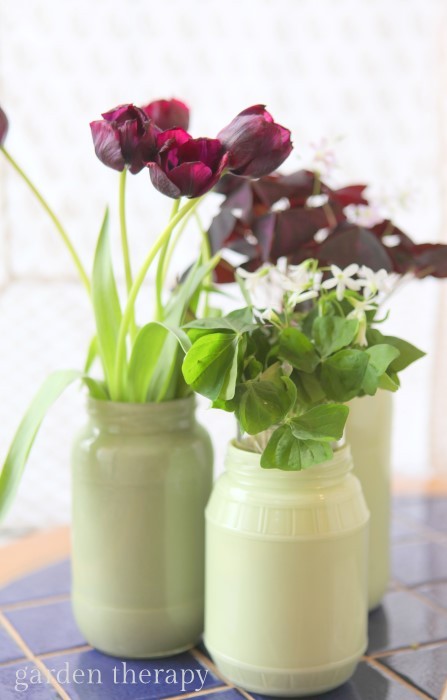 Painted mason jars as vases - this tutorial shows you how to make them glossy and water tight