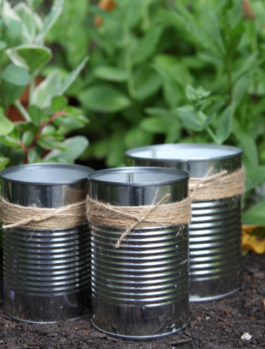 DIY upcycled citronella candles in recycled soup cans 