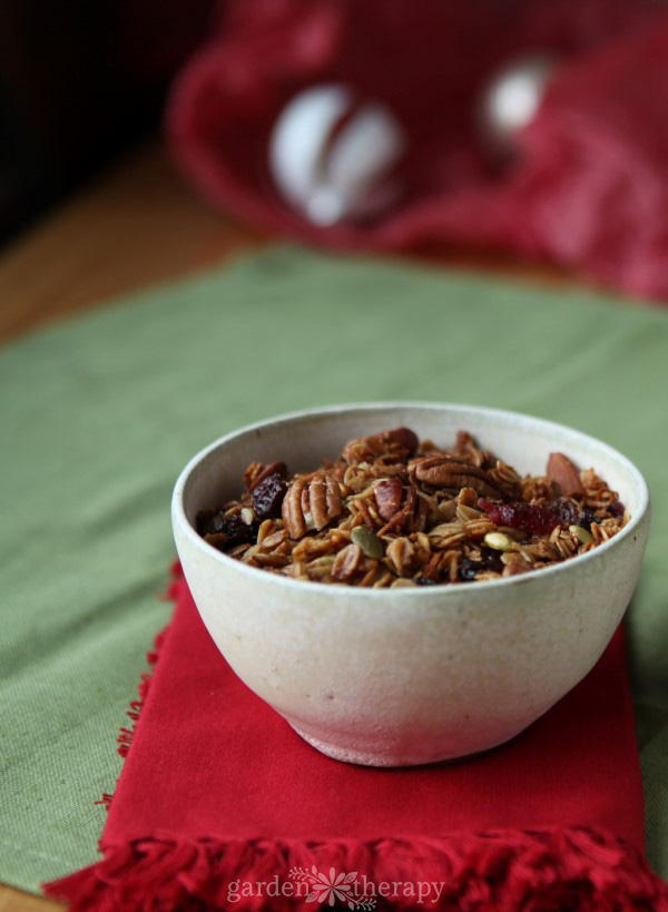 Christmas Morning Granola: Gingerbread or Apple Pie Flavored