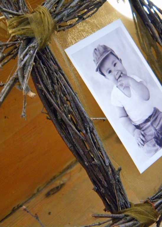 twig frame with baby picture