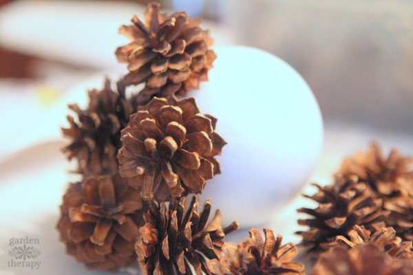 Make These Easy Pinecone Spheres - an easy nature project for festive holiday decor