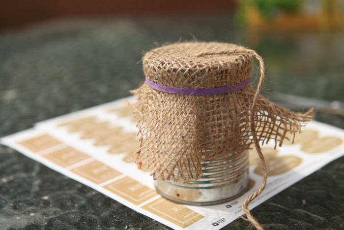 garden twine in can