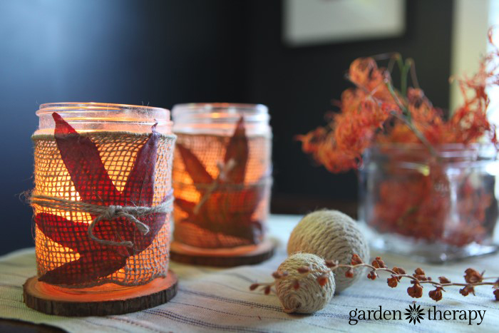 simple Thanksgiving table decor craft project with fall leaves and burlap