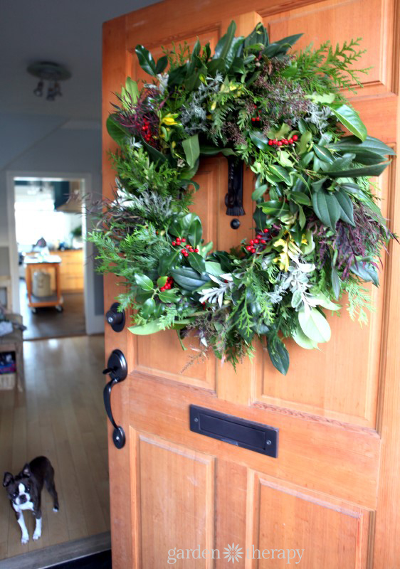A warm welcome to holiday guests with this stunning evergreen wreath
