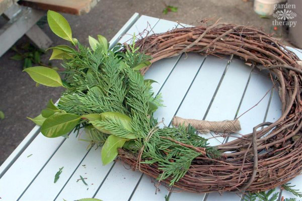 Adding bundles to a wreath