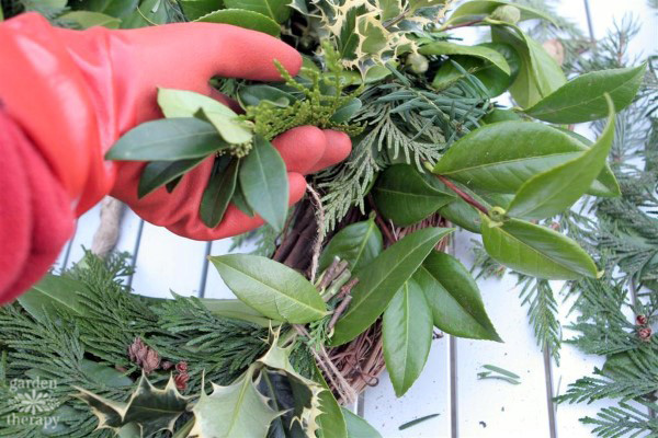 how to make a fresh Christmas wreath