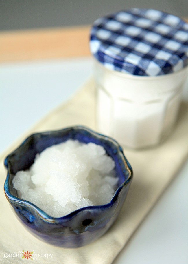 DIY Coconut Oil Sugar Scrub for dry hands in the winter