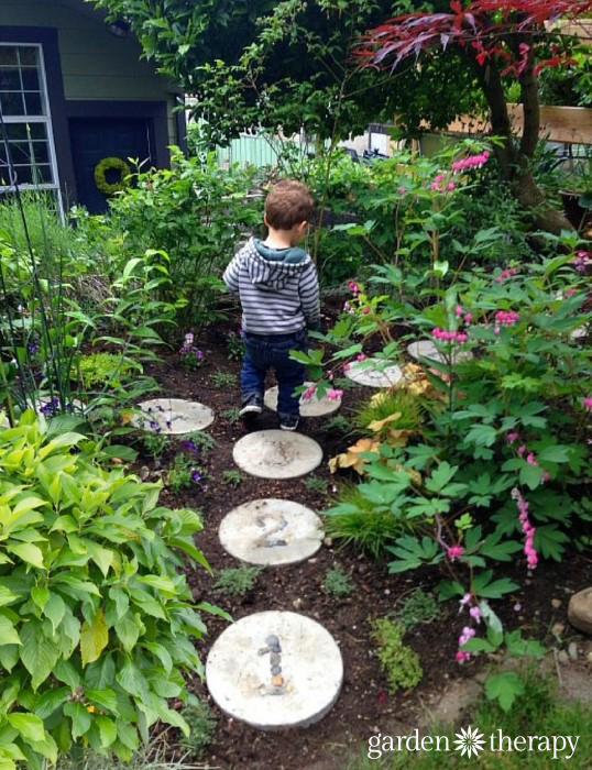 You can have a gorgeous garden and kids too! Hopscotch Stepping Stones project