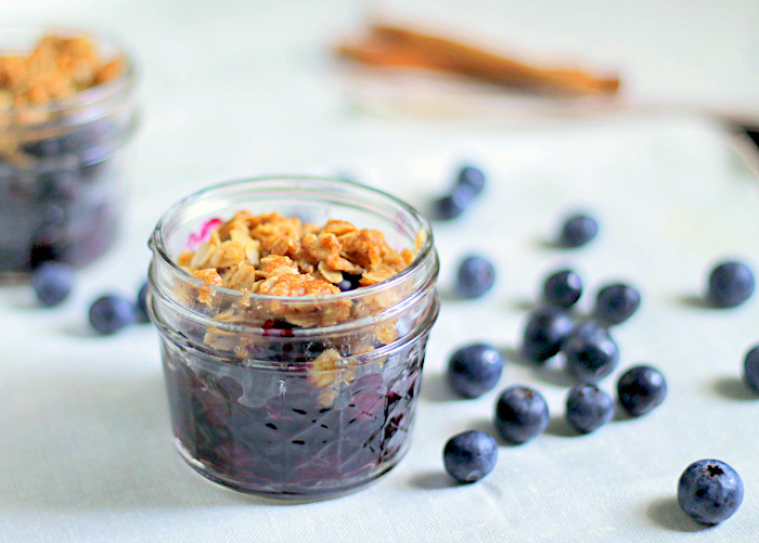 Blueberry Crisp in Single Serve Mason Jars Garden Therapy
