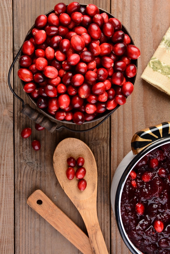 Aromatic and flavorful recipe for fresh ginger and orange cranberry sauce