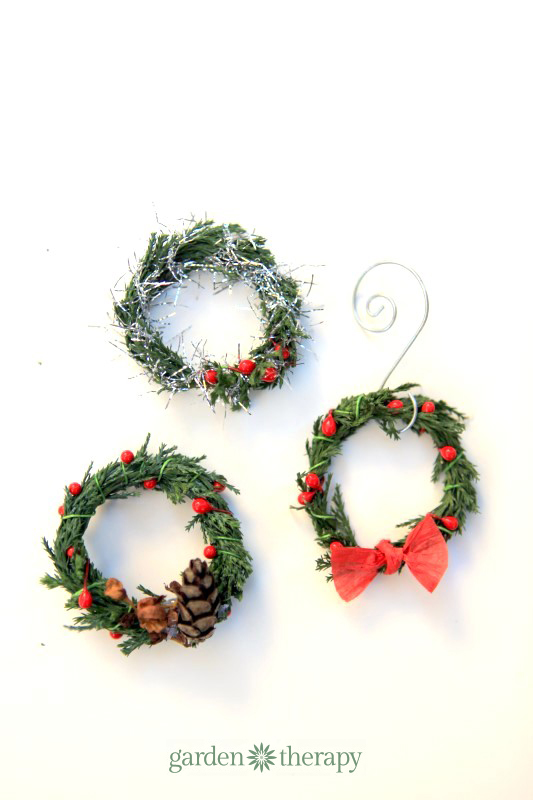 DIY Miniature wreaths from real evergreen clippings