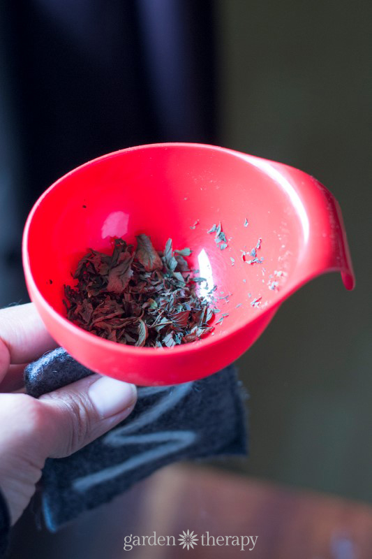 Fill drawer fresheners with herbs