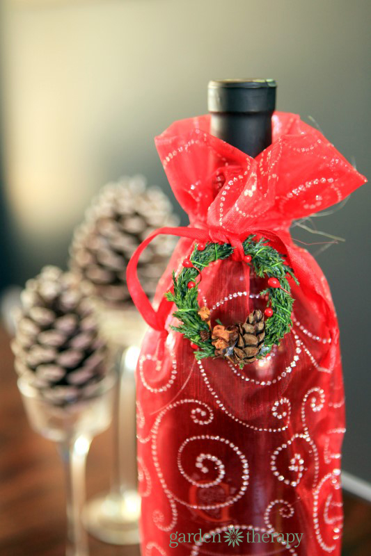 Miniature wreath gift tag