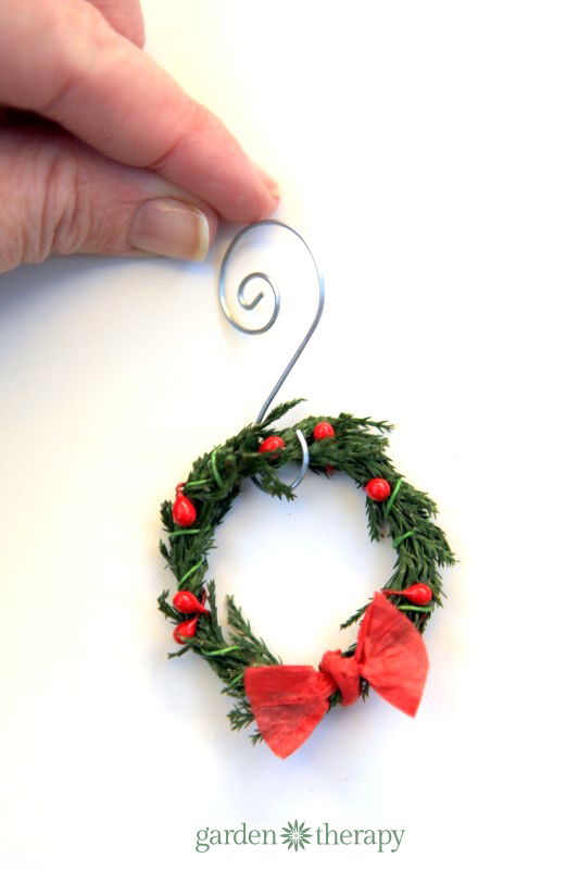 Miniature wreath ornaments