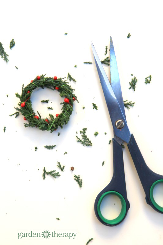 how to make a real miniature wreath step (5)