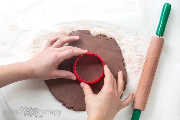 How to Make Air Dry Clay Hanging Planters Step (3)