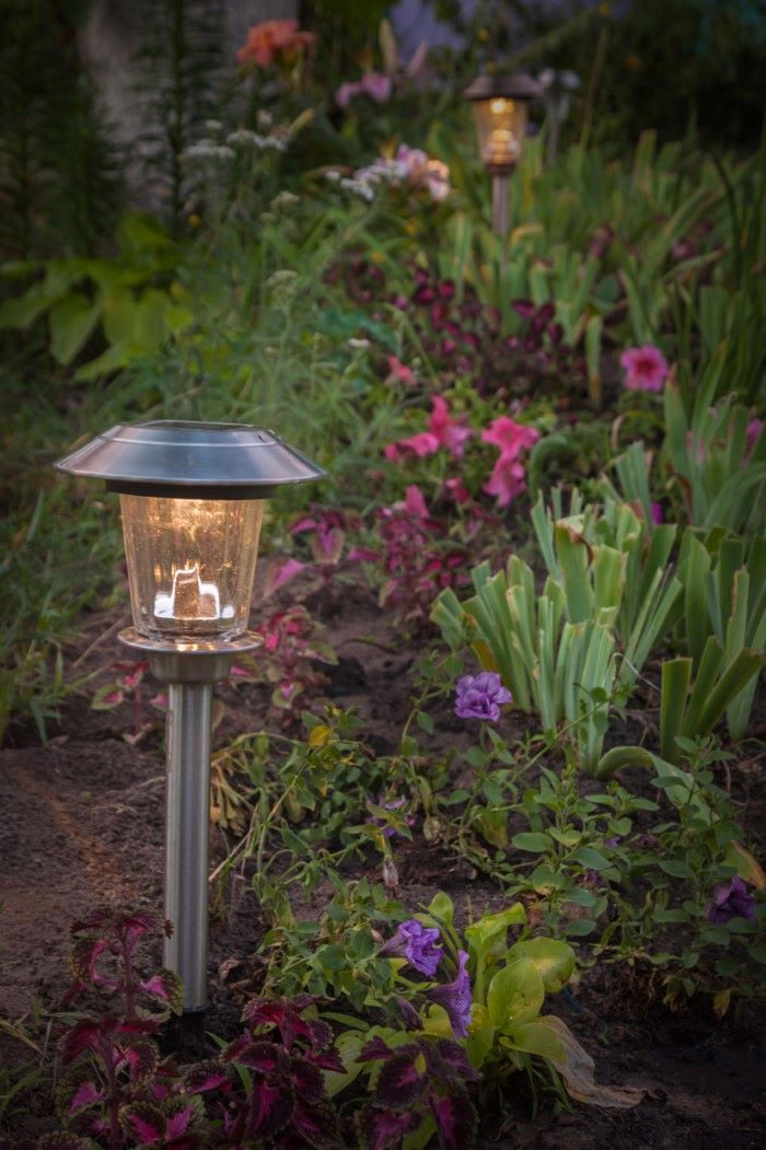 solar garden pathway lights