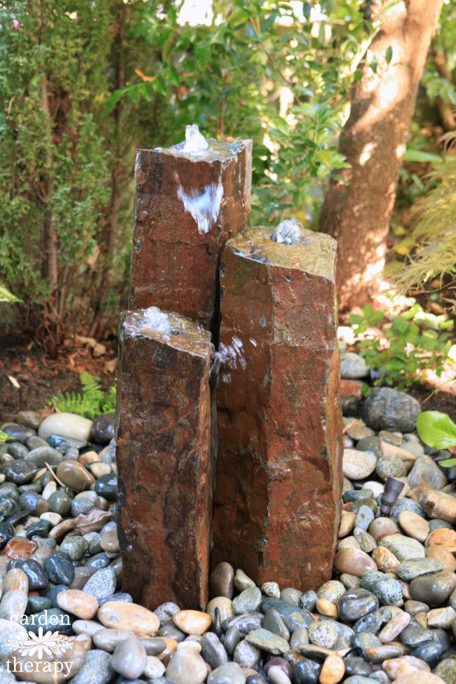 Gorgeous columnar basalt disappearing fountain