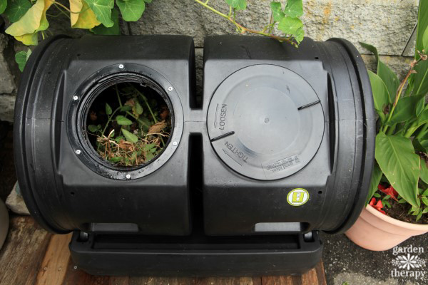 compost tumbler with two chambers