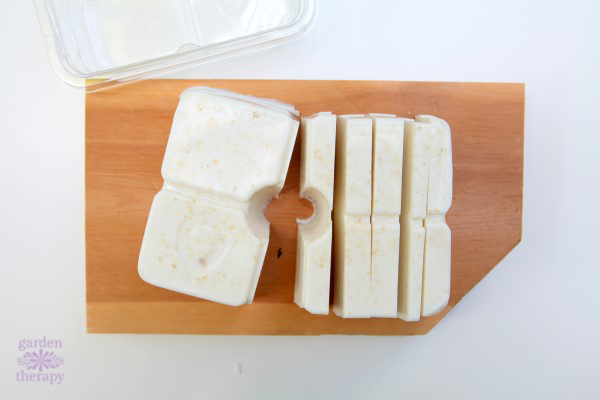 Oatmeal and Lavender {Melt and Pour} Soap Recipe – Mama Instincts®