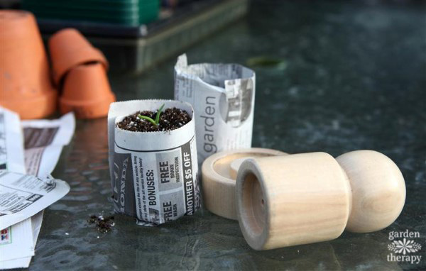 diy seedling pots made from newspaper