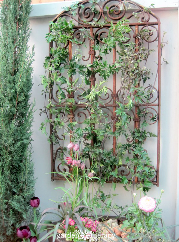 floating container trellis