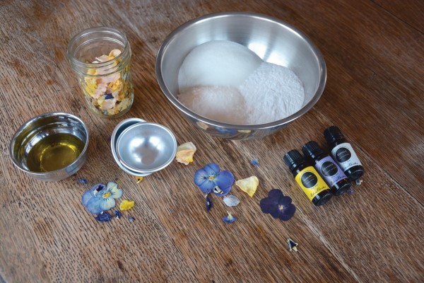 Materials to make your own bath bombs