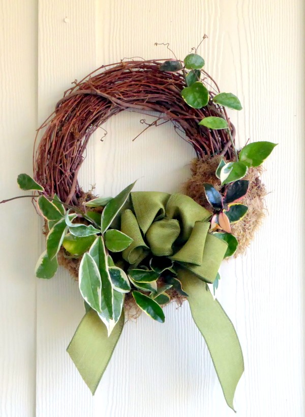 Houseplant Wreath for Outdoors