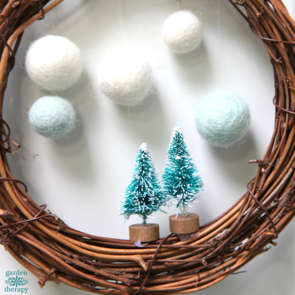 Make a Festive Snowball Wreath - Garden Therapy