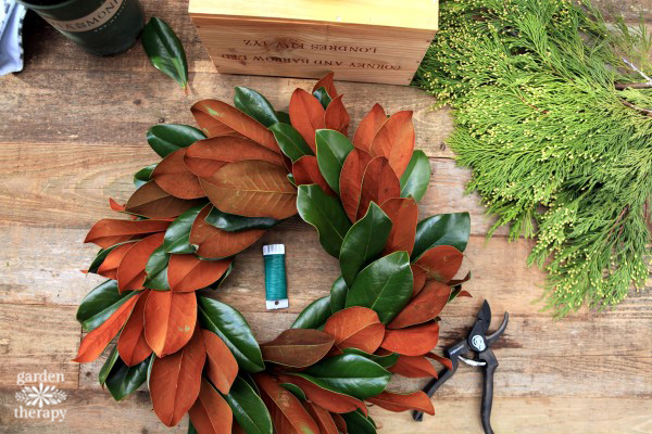 making a magnolia wreath