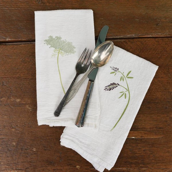 garden-inspired gifts: napkins with wildflowers