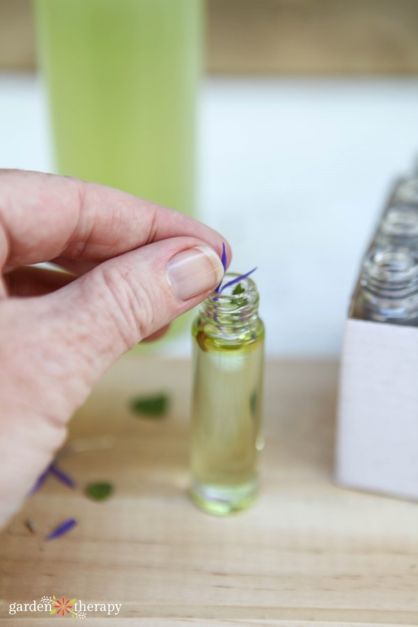 add botanicals to homemade perfume