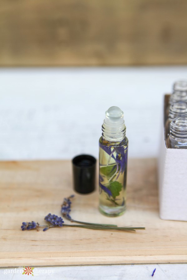 all-natural perfume recipe with essential oils and botanicals