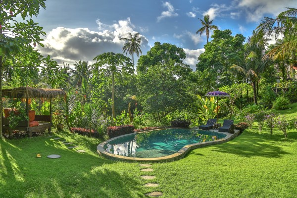 gardenside pool in Bali