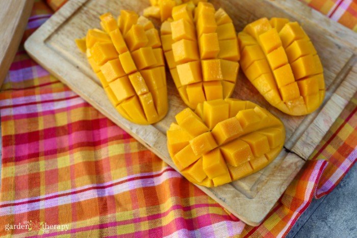 sliced mango