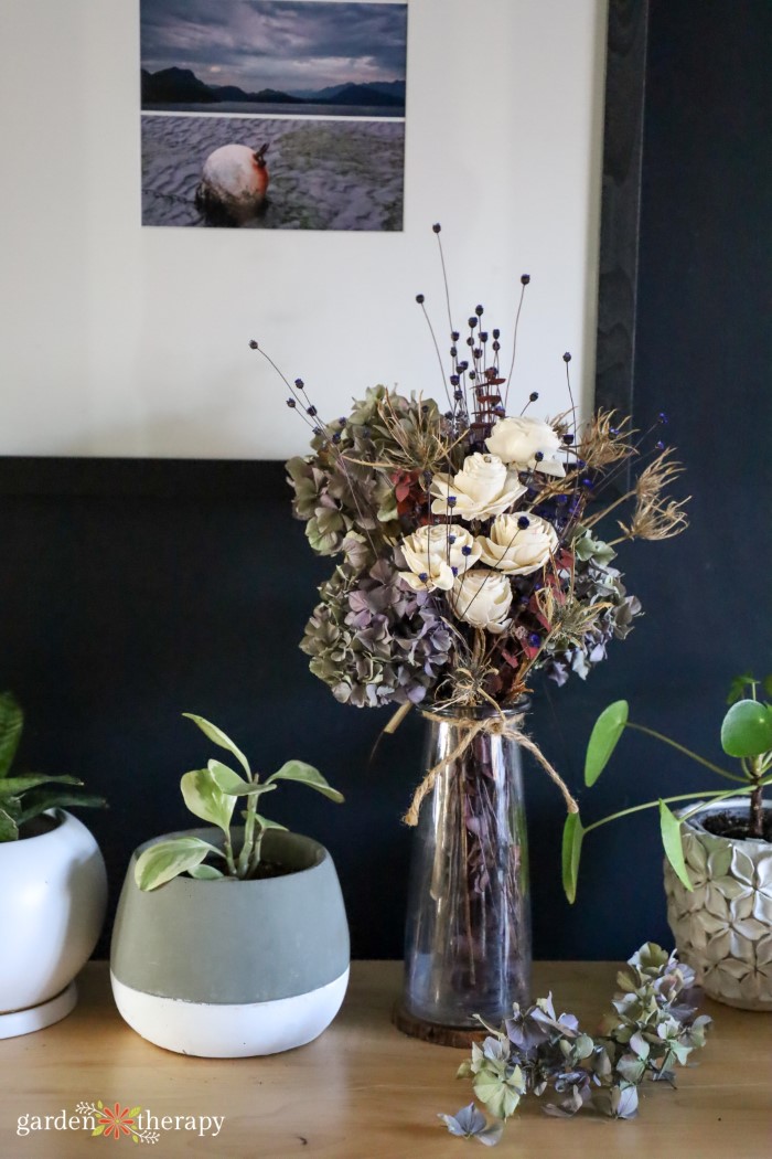 White/bleached dried flowers in white pot  Dried flowers, Flower  decorations, Flower wreath