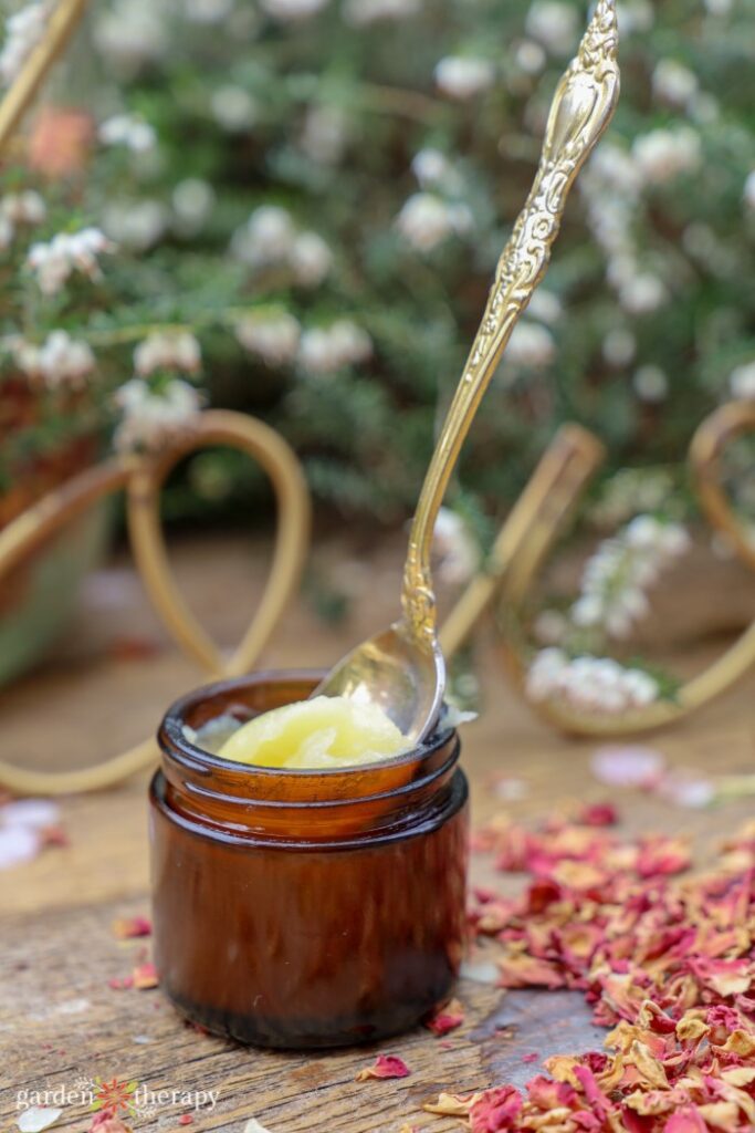 Receta de bálsamo de masaje con cera de abejas