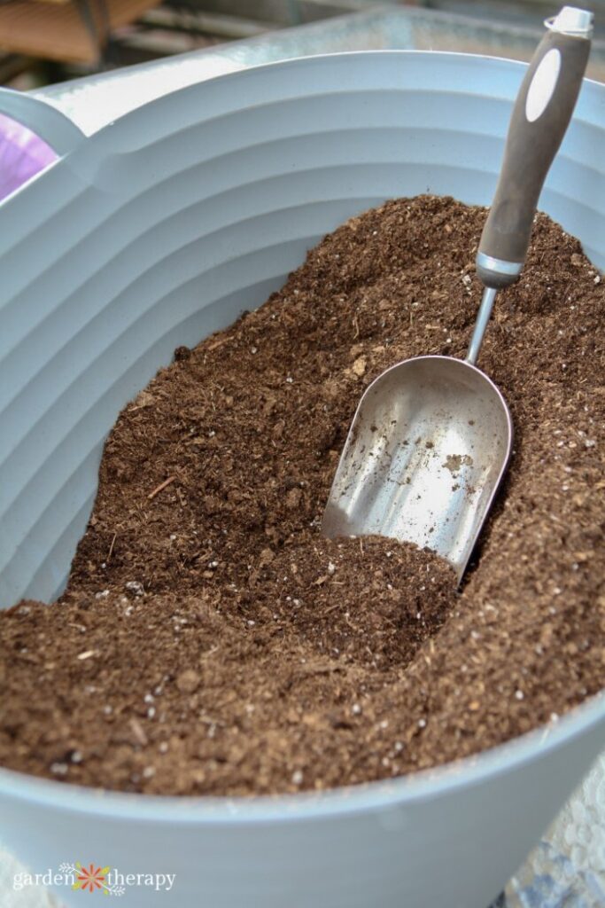 scoop with soil bin