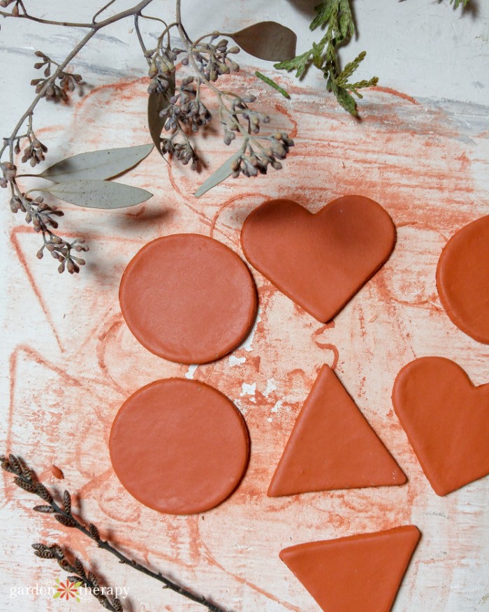 DIY gift tags made of clay