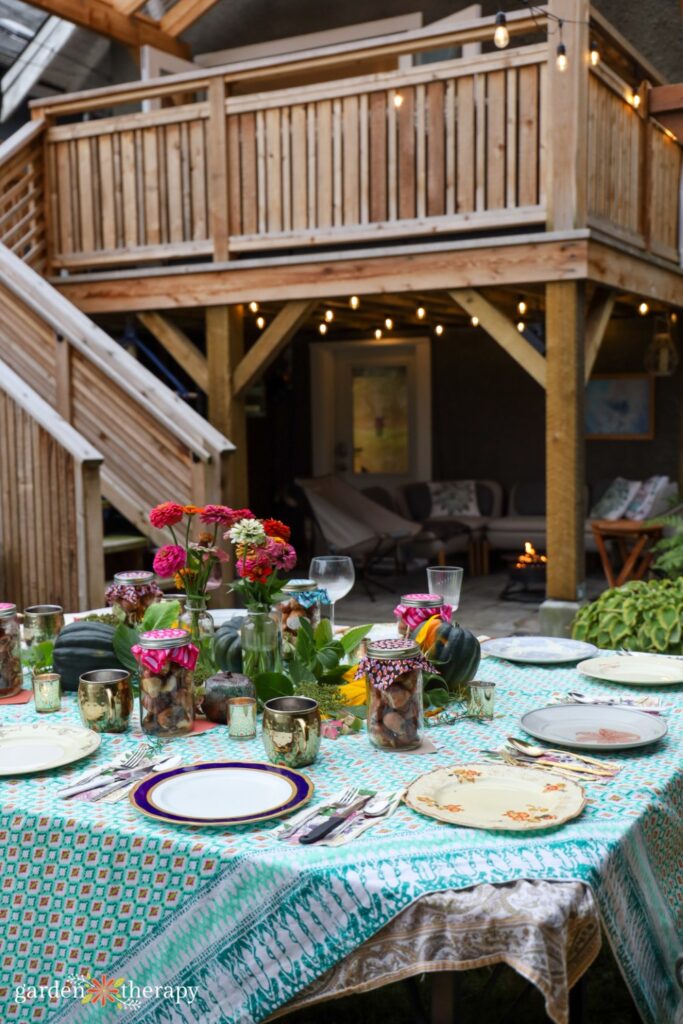 Friendsgiving ideas for setting the table