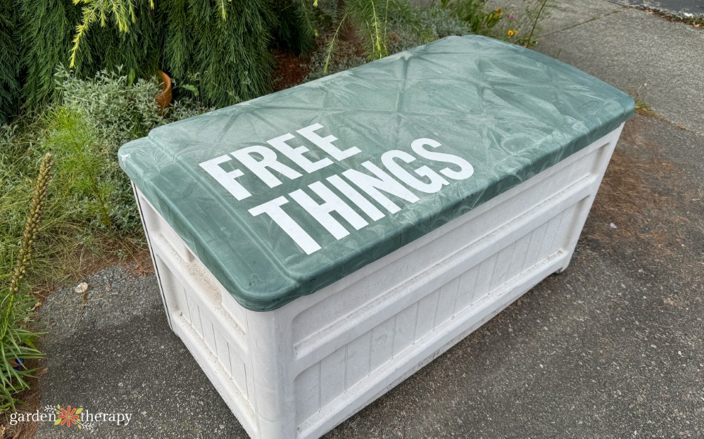 outdoor free things bin