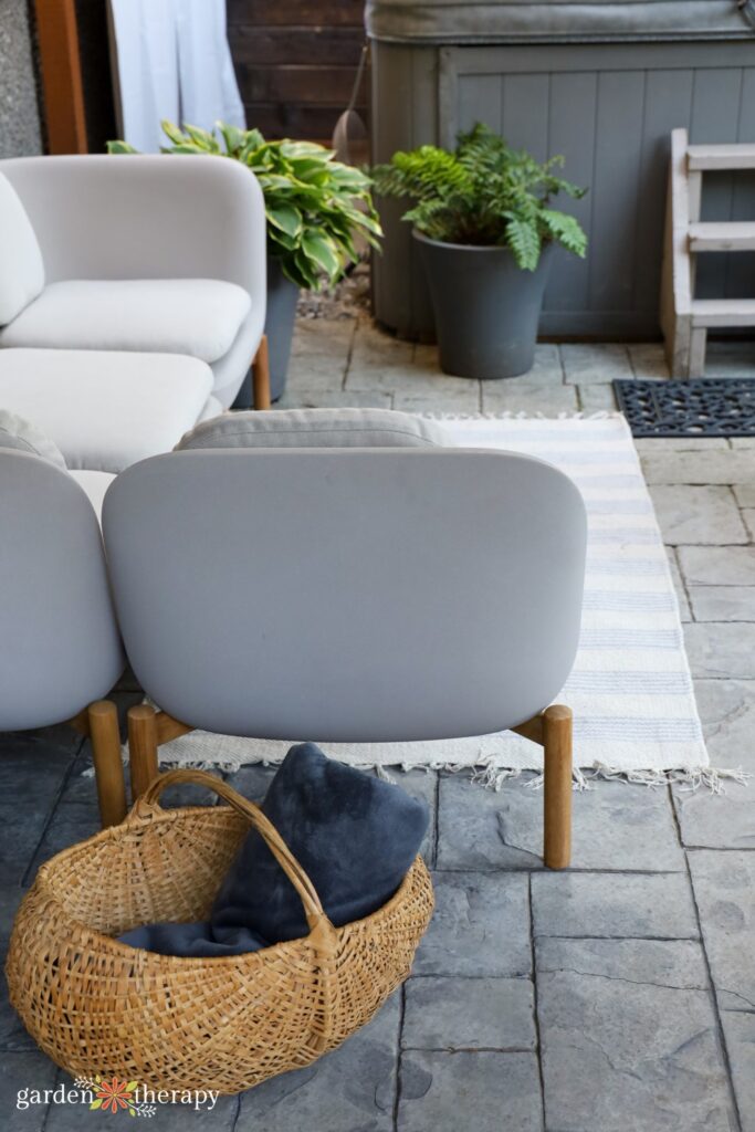 outdoor basket and blanket