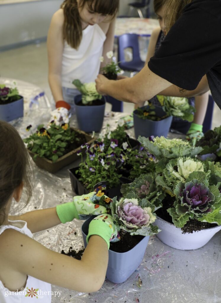 kids filling pots with annuals