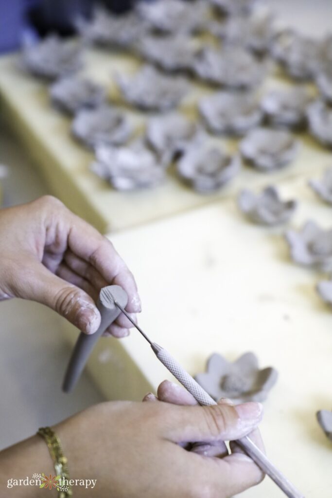 scoring bottom cone of bee cup